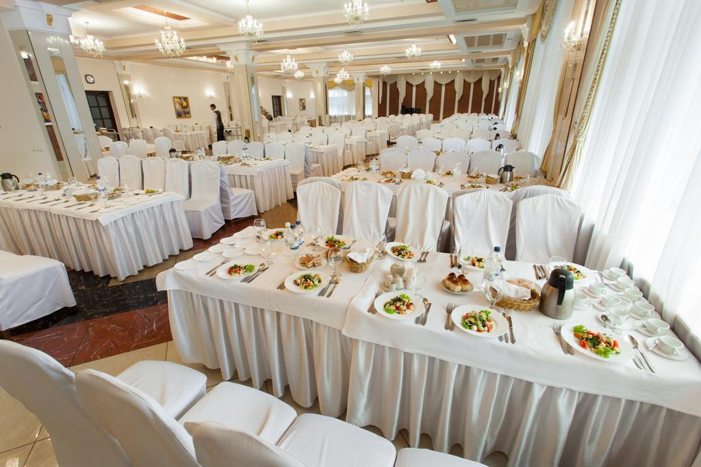 Conference Hotel Suputnyk Lvov Exteriér fotografie